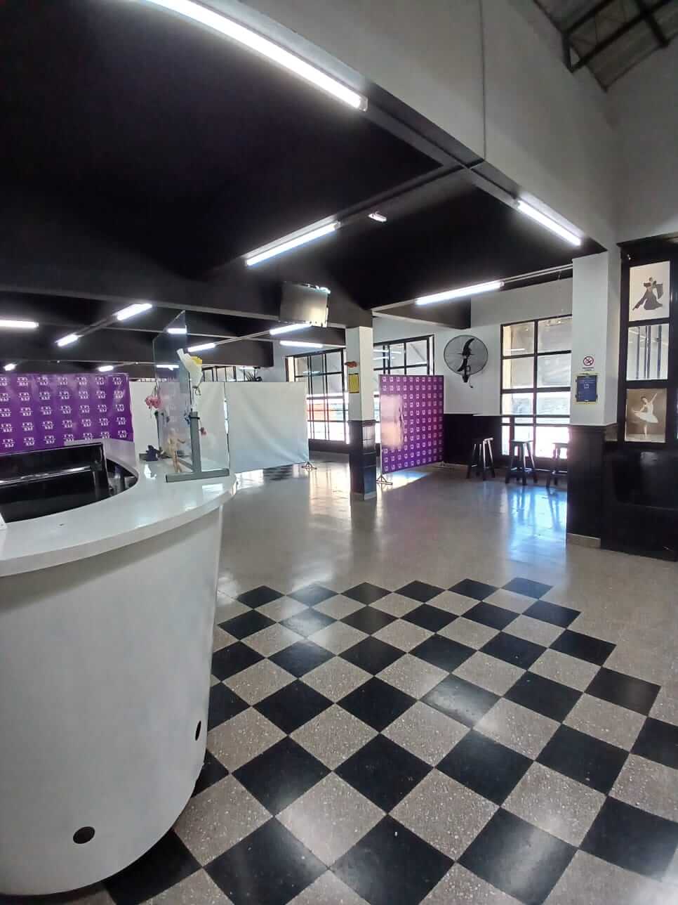 Recepción y área de espera del estudio